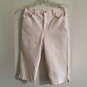 Gloria Vanderbilt women’s all around slimming Capri pants light pink size 10